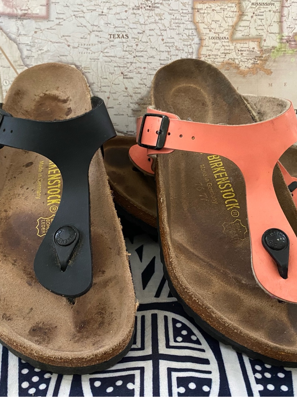 LOT 2 Pre-Owned Birkenstock Gizeh Sandals in Black & Coral Peach 38/7 Women’s